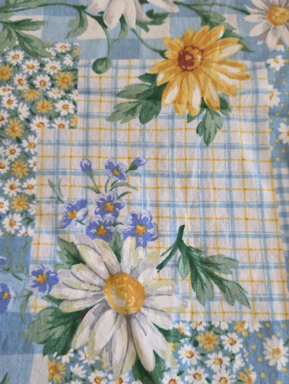 Vintage Daisies Floral Quilting Cotton Sewing Fabric 2.4yds